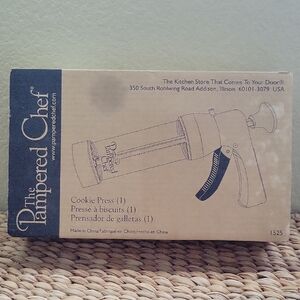 The Pampered Chef Cookie Press - Tan and Blue